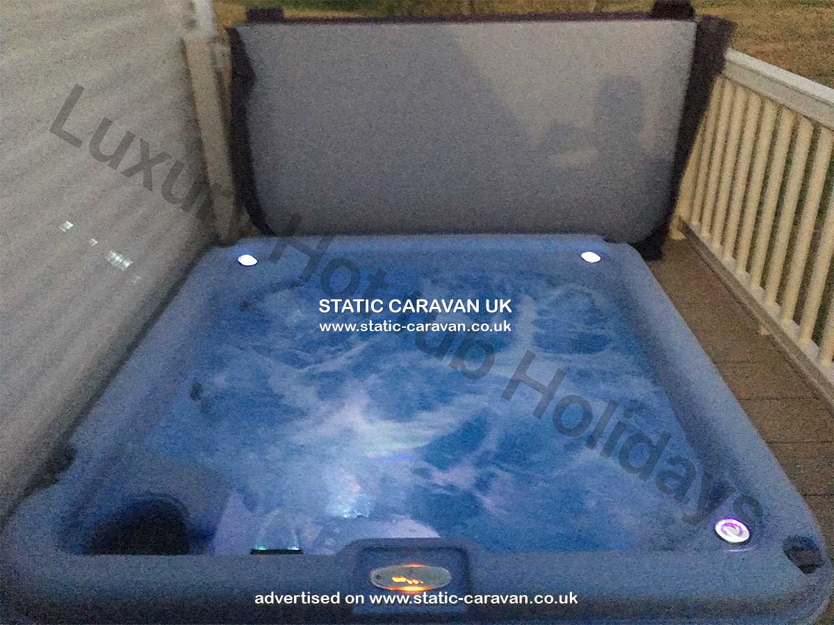 Caravan for hire 30 Merlin Point at Tattershall Lakes, Lincolnshire