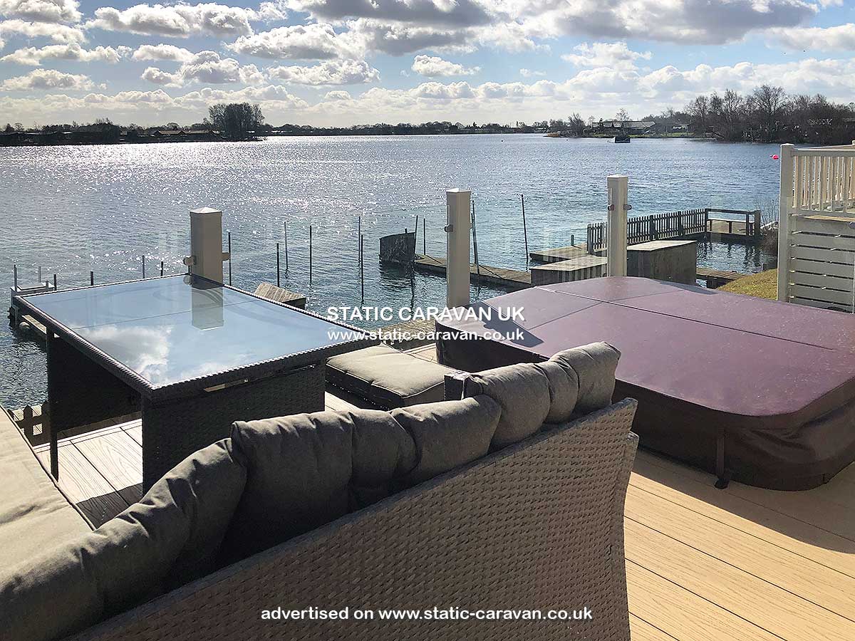 Caravan holiday rental 30 Water Ski Lake at Tattershall Lakes, Lincolnshire