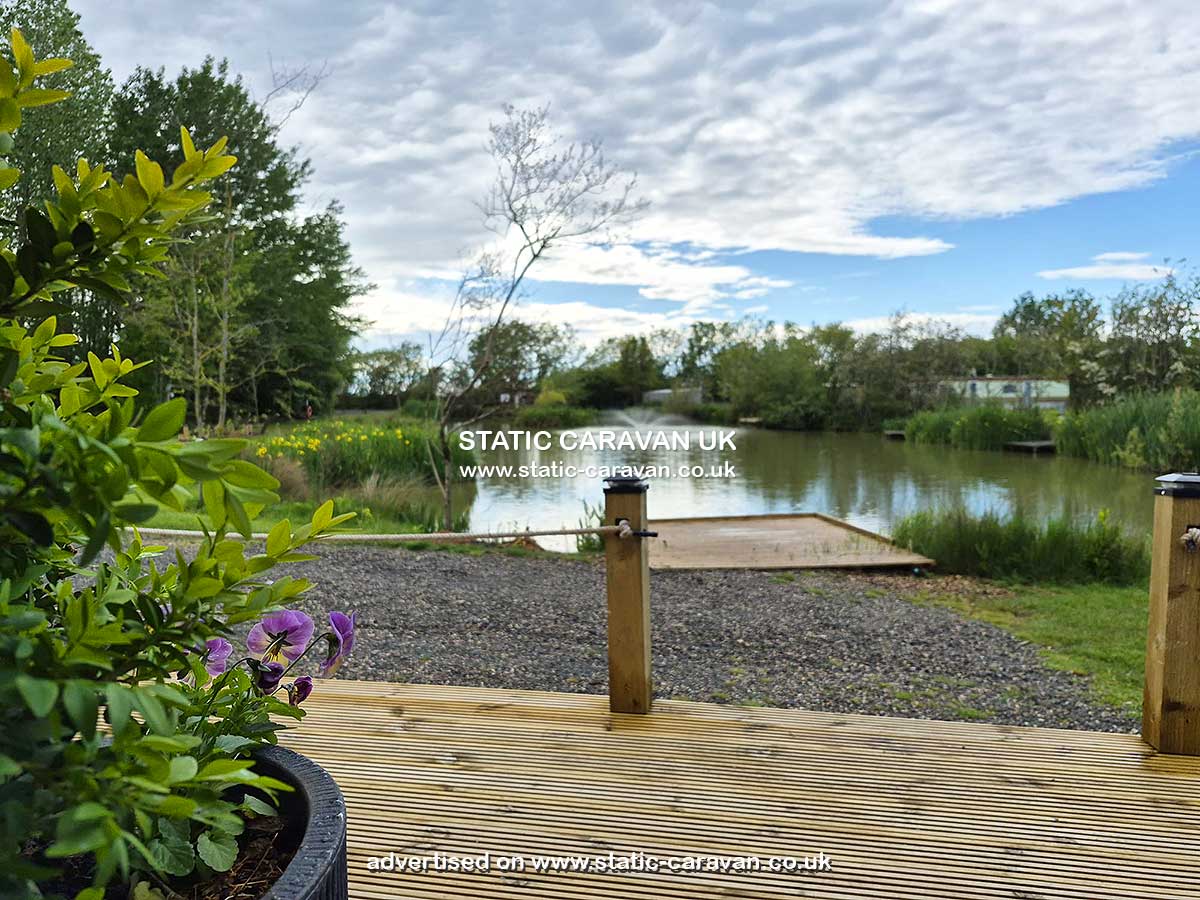 Caravan for hire Moorhen Lodge at Lincoln Lane Lakes, Middle Rasen, Lincolnshire