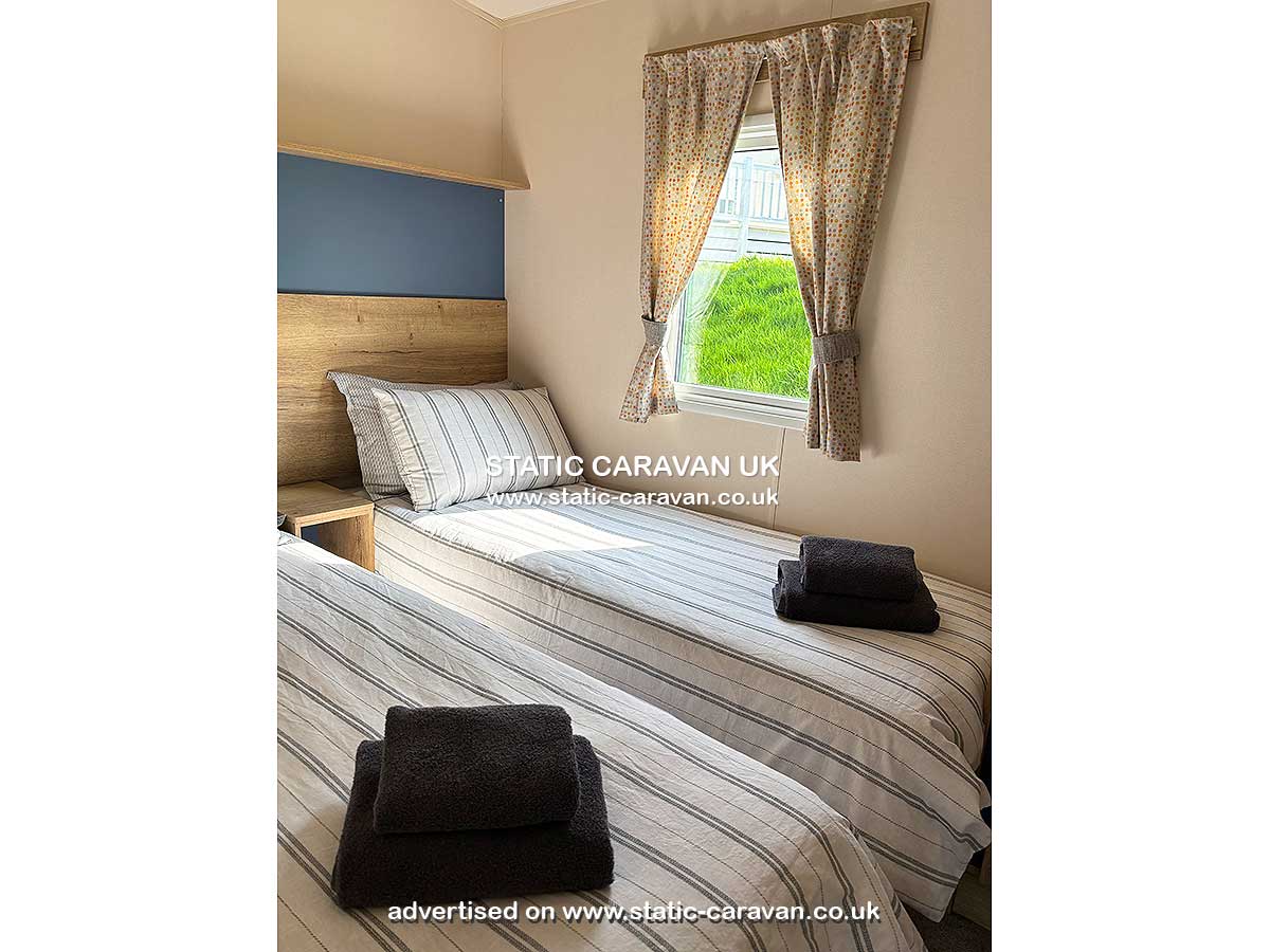 Caravan for hire Charlie’s Star PV52 at Newquay Bay Resort, Porth, Newquay, Cornwall